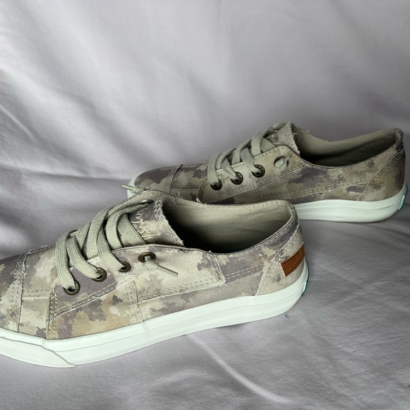 EUC-Blowfish Malibu Sneaker - Camo pattern - - Picture 3 of 6